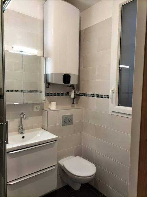 Paris Tourist Apartment, France Stains Exterior photo